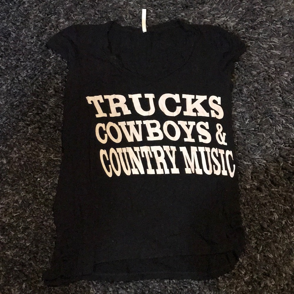 Cute graphic V neck!